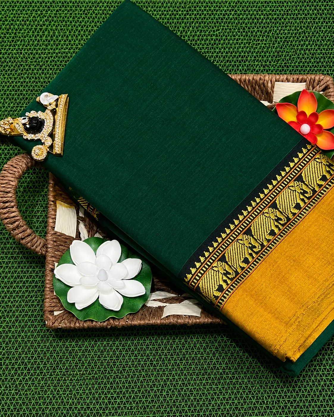 Narayanpet Cotton Saree – Small Elephant Border with Running Blouse