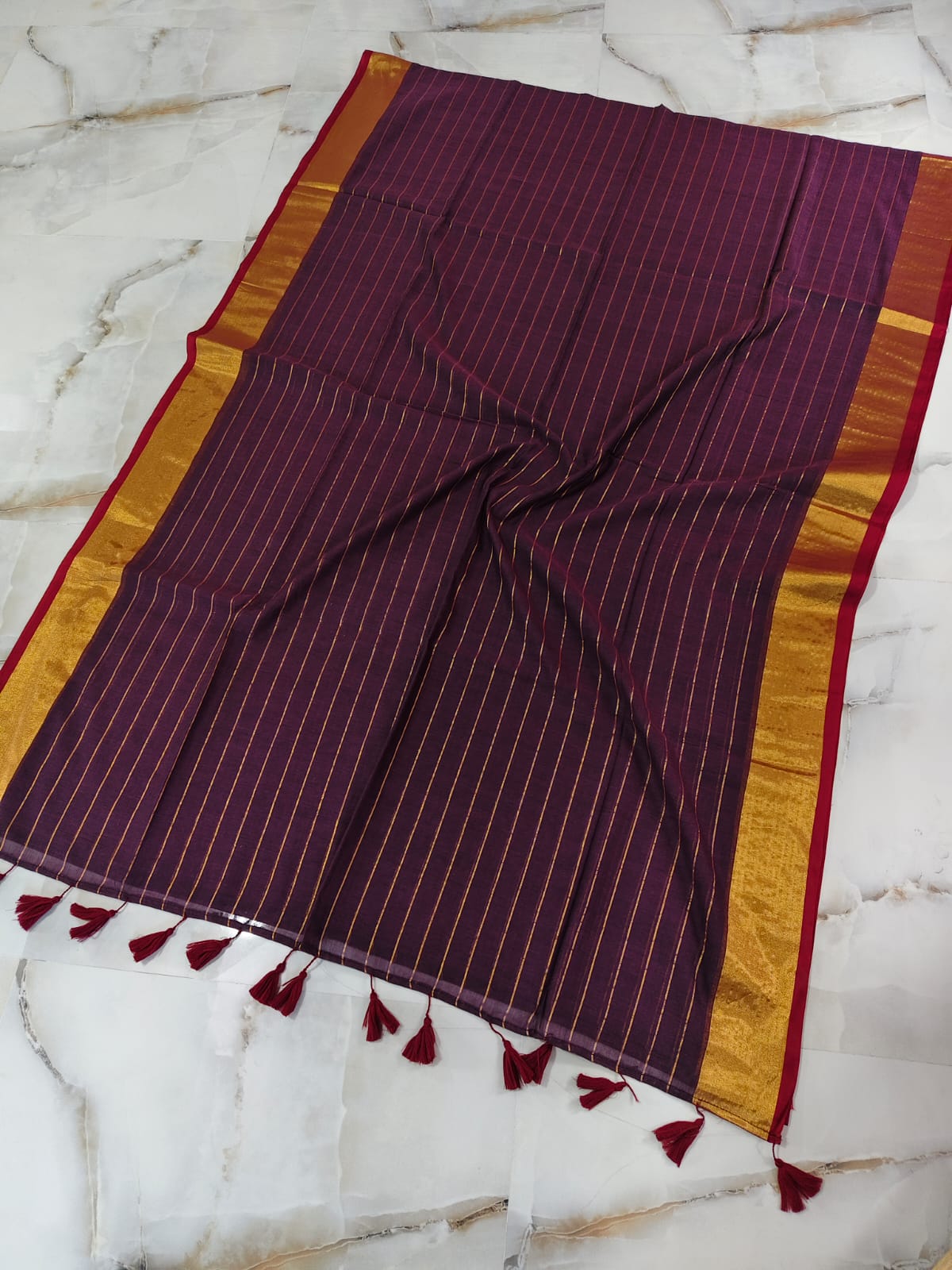 Vaira oosi pattern Mul Cotton Saree – With zari work and with Running Blouse
