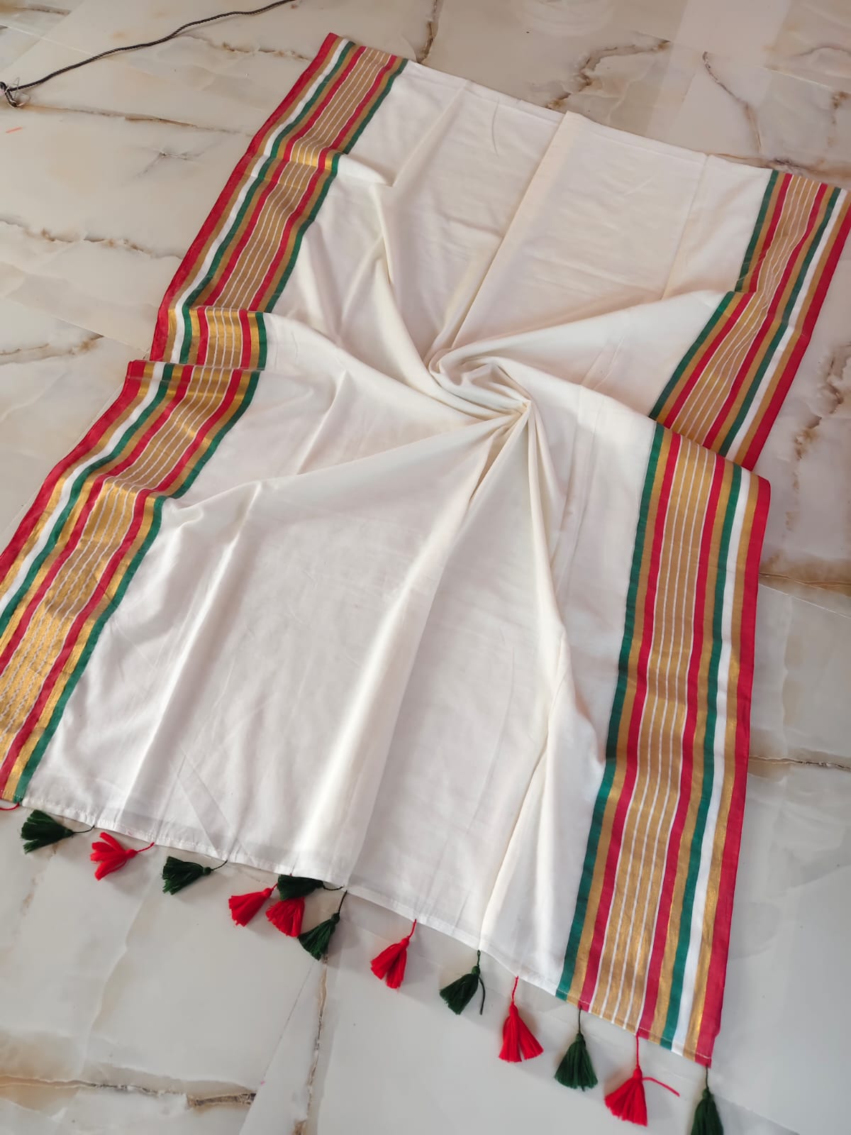 Premium Mul cotton with running blouse and kanchi border