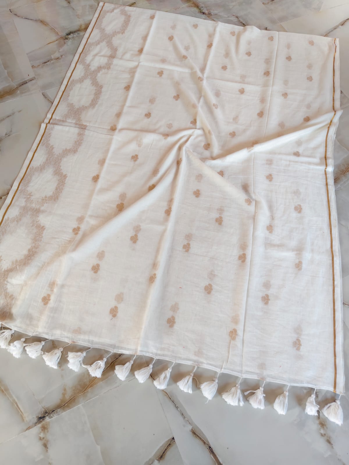 Premium Mul cotton with running blouse and zari border