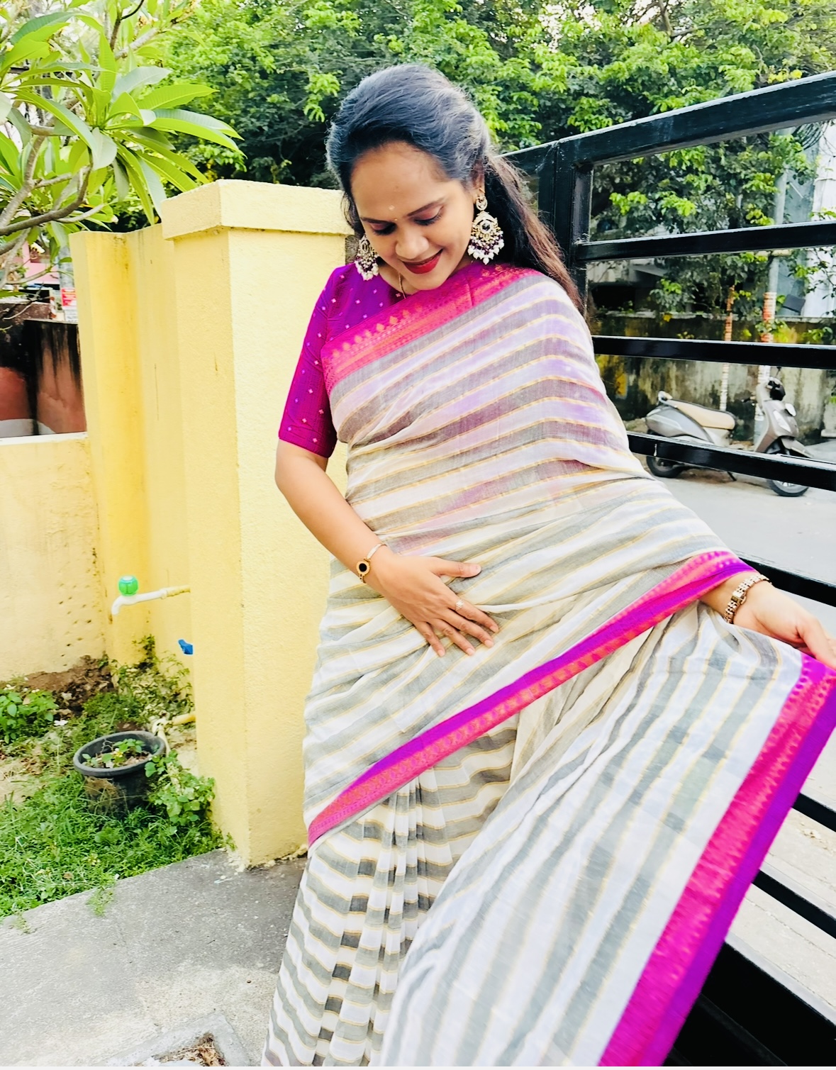 Premium Mul cotton with running blouse and kanchi border