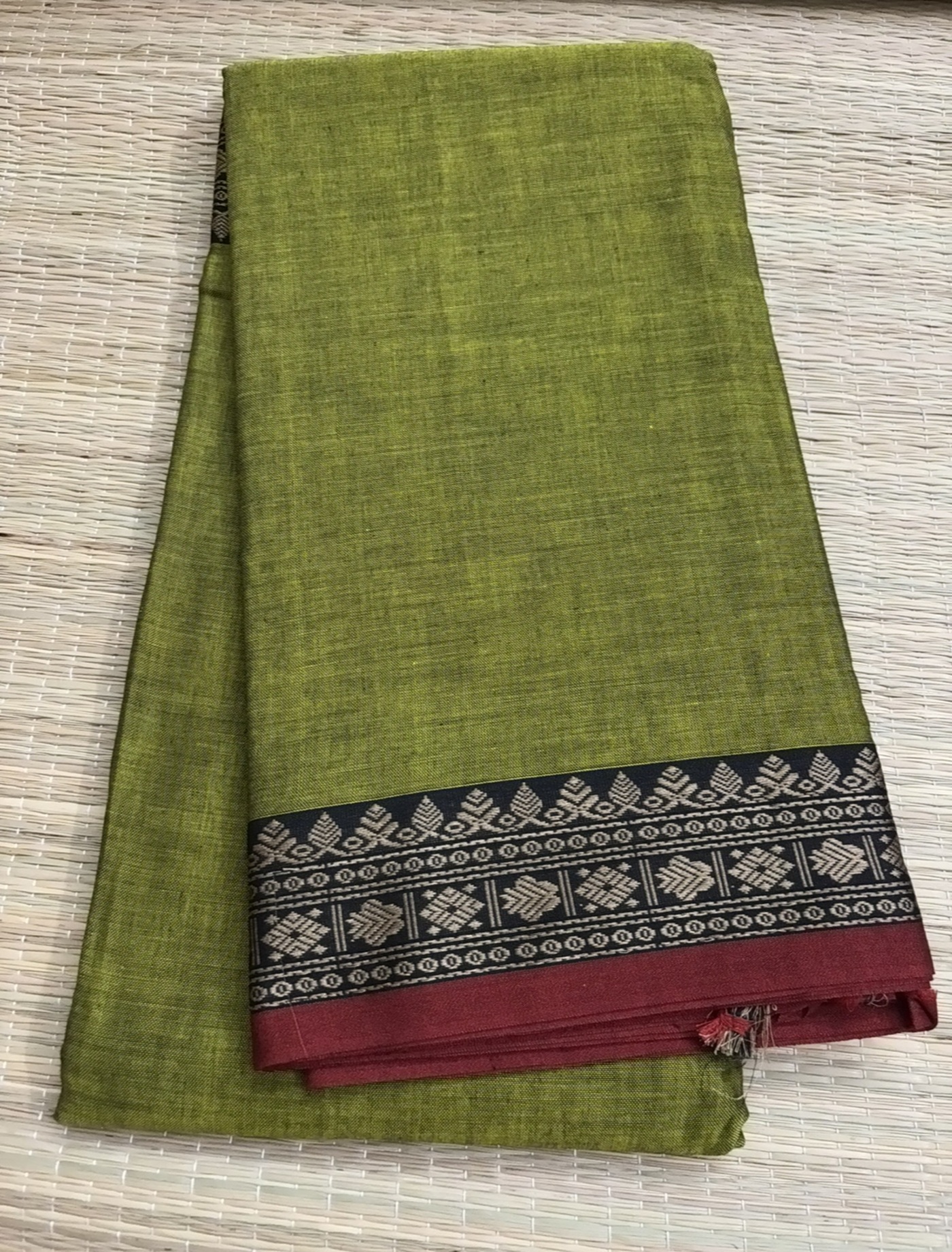 Narayanpet Cotton Saree – Contrast border with no image or idols