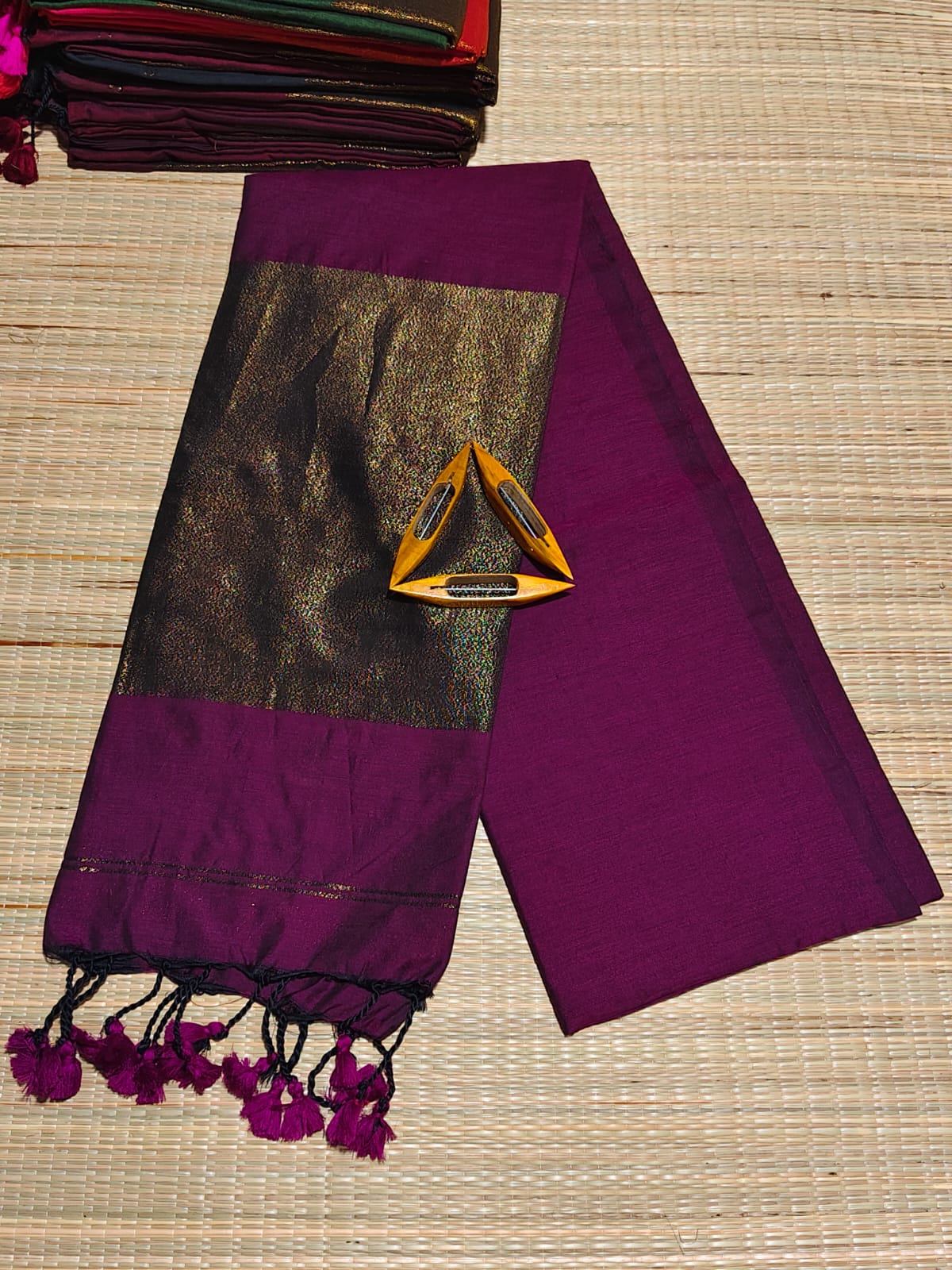 Celebrity Inspired Khadi Cotton Saree – Zari Pallu with Border & Blouse Magenta