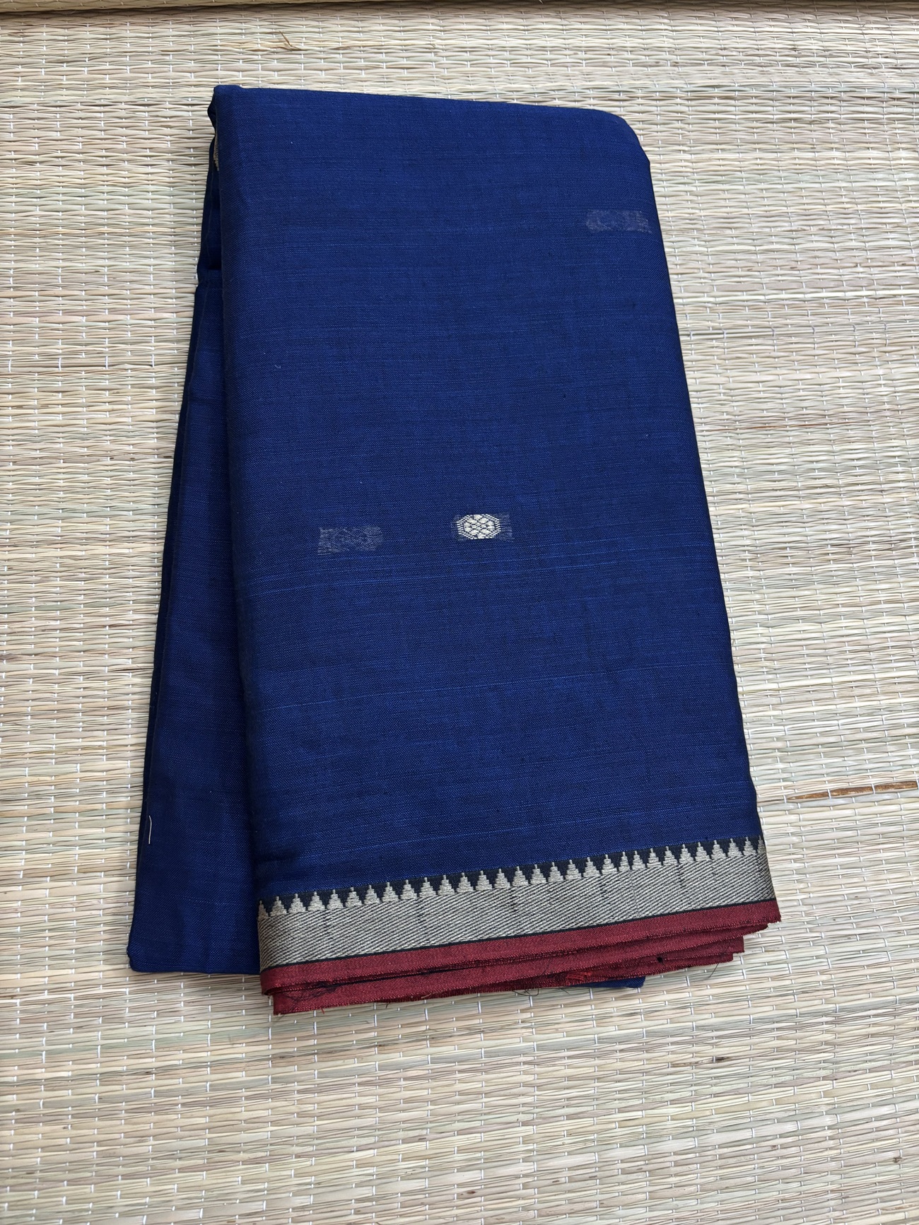 Narayanpet Cotton Saree – Buttas all over and small temple border