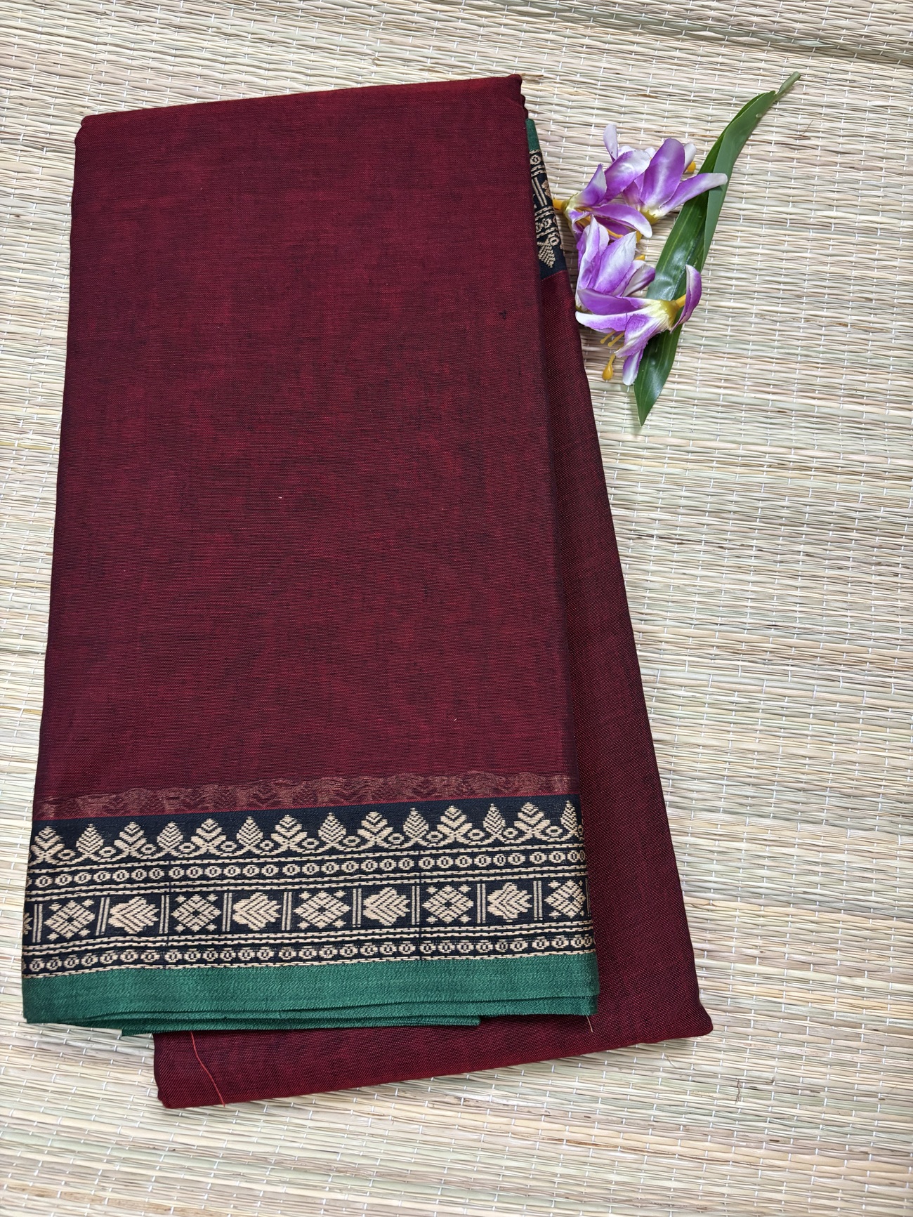 Narayanpet Cotton Saree – Contrast border with no image or idols